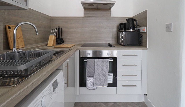 A fully equipped flat in a residential area not far from Glasgow Airport and M8 Motorway.
