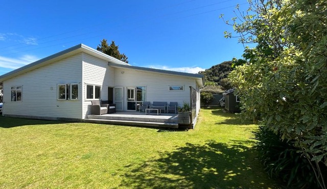 A Gem by the Beach 4 bedroom Abel Tasman