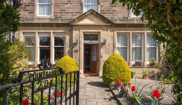 A generous, elegant front-line Victorian property with stunning sea, golf & offshore island views.