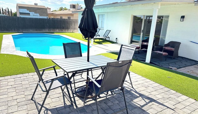 A Getaway Home with a pool table, table tennis & a Pool.