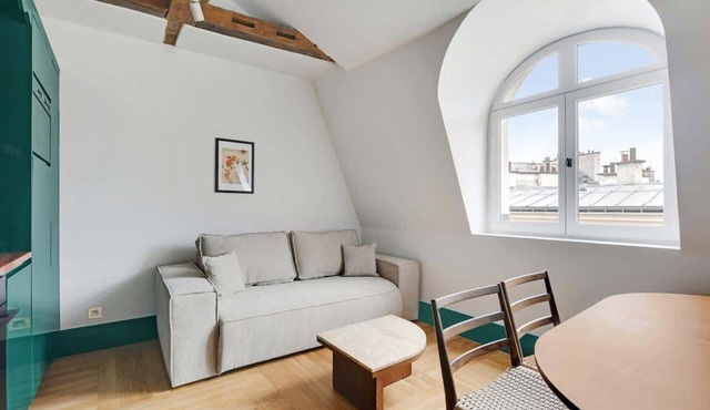 A Glorious 2-Ch/2SdB w/Services in Saint-Germain
