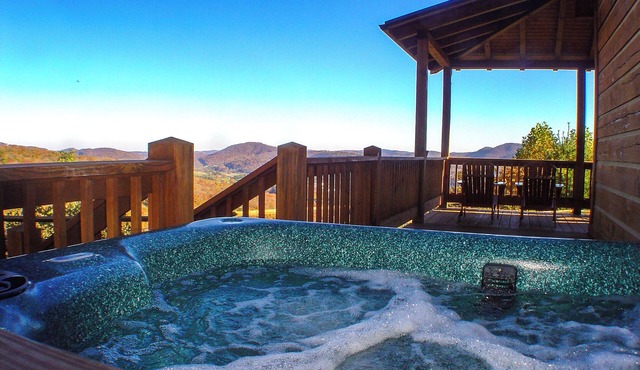 A Heavenly View - 2BR/2BA Hot Tub, Gas F/P, Pets, Near West Jefferson