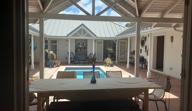 A Hidden Bed & breakfast with live-in host Private, Peaceful with Plunge pool.