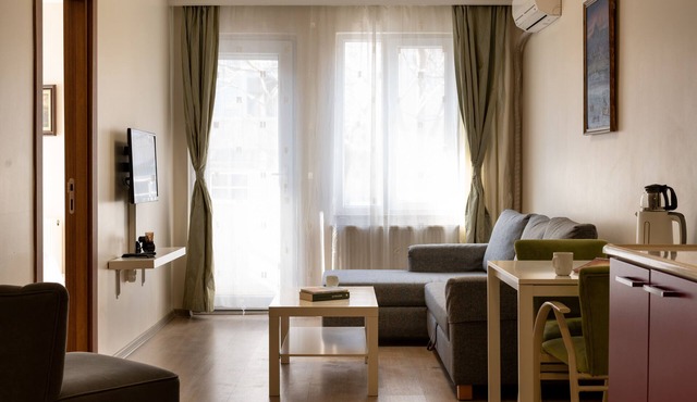 A Hotels & Suites