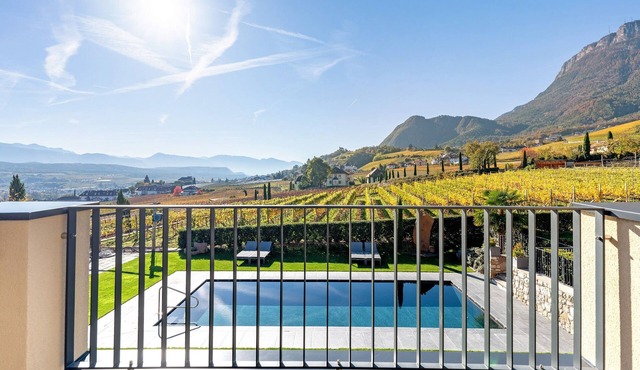 Apartment Weingut Gasshof Valeria with Mountain View, Pool and Sauna
