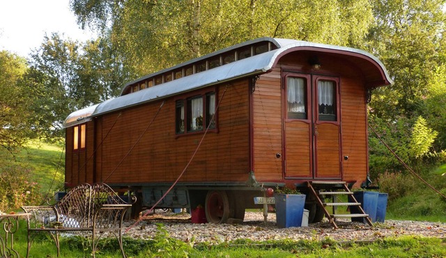 A journey through time in the '20s - the faithfully restored circus wagons