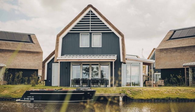A large detached Watervilla with view of the inner harbour