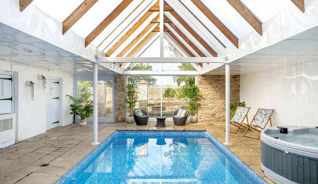 A large group retreat that sleeps 20 guests in 7 bedrooms
