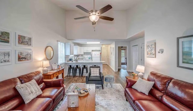 A+ Location, Super Clean! Only 1 mile to downtown Helen. Private Hot Tub!