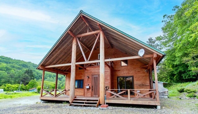 A log house with a 100% natural hot spring.