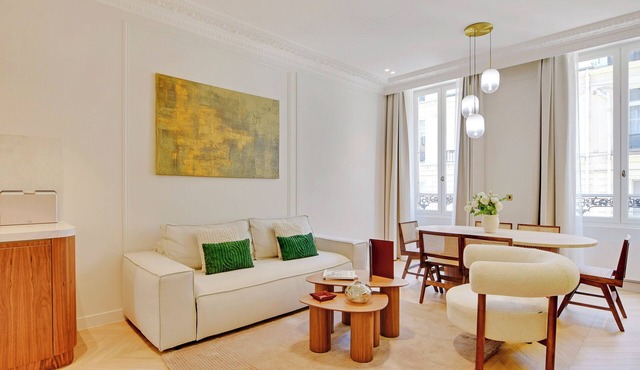 A Luxurious 2-BR/2BA with Services in La Madeleine - Opéra