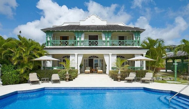 A Luxurious 3 Bedroom Villa