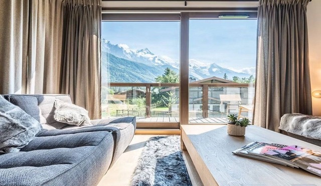 A LUXURIOUS CHAMONIX CHALET WITH AN EASY ACCESS TO SKI AND TRANSPORT