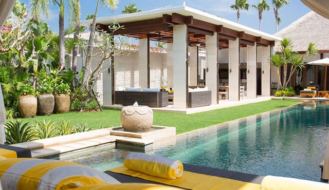 A Luxurious Oasis Steps from the Shore, Bali Villa 1008