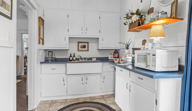 A Luxurious Retreat Clinton PondnSpacious 5-bedroom house with Hottub in Clinton
