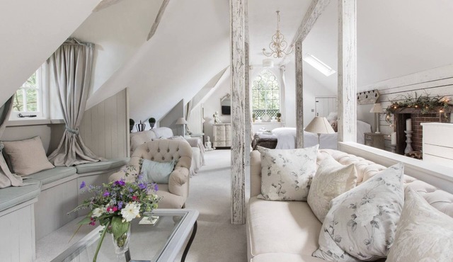 A magical and romantic getaway near Windsor Castle and beside Windsor Great Park