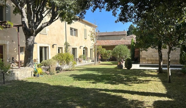 A MAS IN PROVENCE