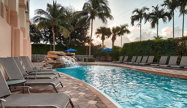 A Memorable Stay Awaits You Here! Outdoor Swimming Pool, Free Parking!