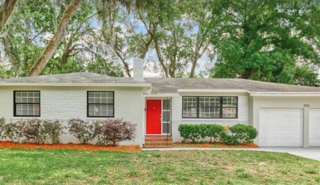 A midcentury modern cozy ranch home - middle of Jacksonville, FL