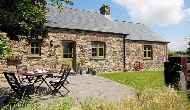 A modern holiday cottage in Mathry, Pembrokeshire, where pets are welcome.