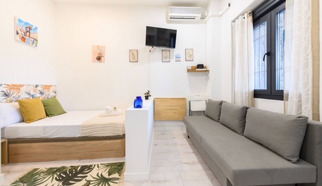A modern studio flat just a stone's throw from the centre of Madrid