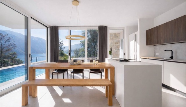 A newly built, high-end villa featuring an infinity pool and stunning views over Lake Garda. Located just a short drive from Limone sul Garda, it offers elegant, bright interiors designed with great attention to detail. A spacious panoramic terrace, mode