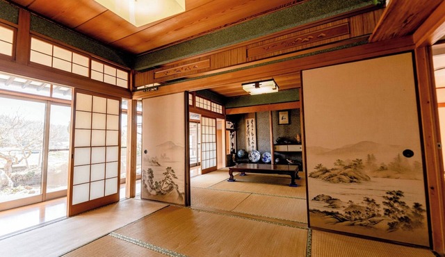 A nostalgic space Relax and unwind in a fully equ/Mihara Hiroshima