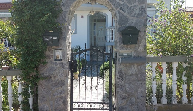 A peaceful environment for complet relaxsation, 10 min. by car to Koper beach.