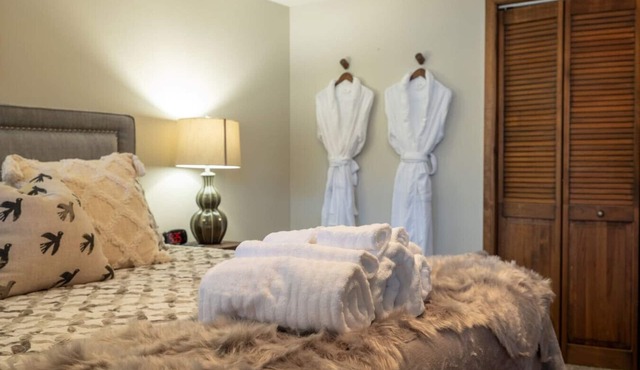 A private, breath-taking cabin experience you won`t forget!