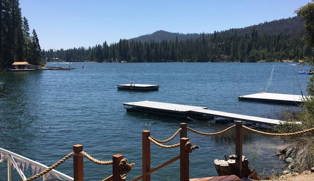 A private dock, secluded cove, large deck, lots of parking, amazing lake view.