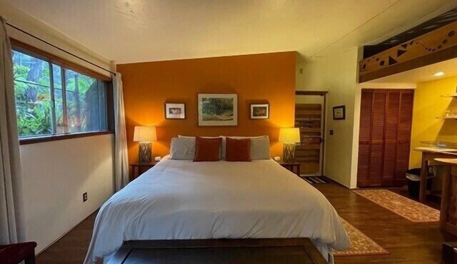 A Private Getaway in the Rainforest. One mile from Volcano National Park.