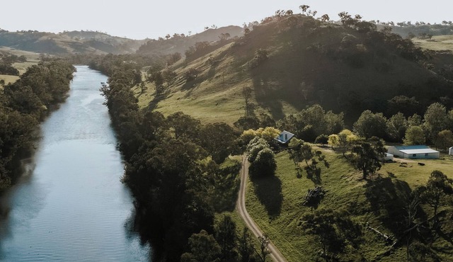 A refreshing escape to the country with breathtaking views of the Murrumbidgee.