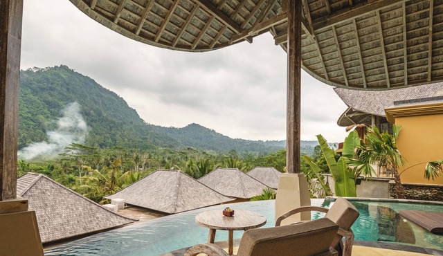 A resort that has a 360° panoramic hillside and surrounded by rice fields
