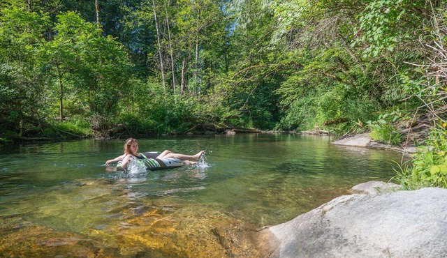 A Retreat -Romantic,Private Hot Tub,Riverside,Forest, Private,Quiet, not a hotel