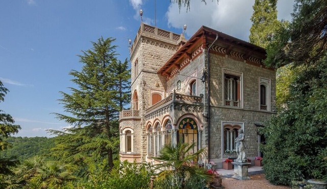 A romantic experience in historic villa with private park at SacroMonte Varese
