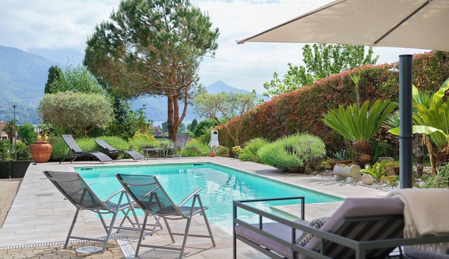 A Romantic Oasis with Pool, Lake View, and Wi-Fi