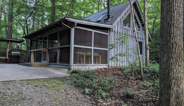 A secluded couples retreat set in a mature forest in the beautiful Hocking Hills