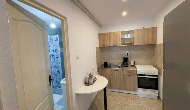 A self-service grocery store is located 150 meters from the accommodation,WIFI.