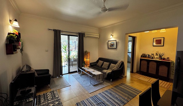 A spacious 2BHK poolside apartment nestled in the foothills - 8min from beach.