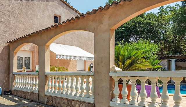 A spacious accommodation on the island of Corsica with wonderful life energy and dreamlike nature.