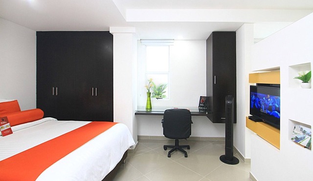 A spacious and fabulous 387 ft2 studio, near every thing in Cali