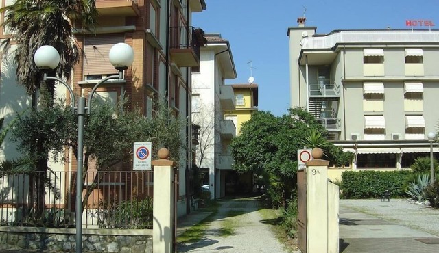 A spacious apartment with covered car parking 100m from the beach