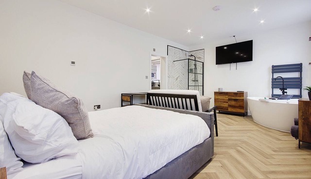 A Spacious Luxury Suite Open Bath