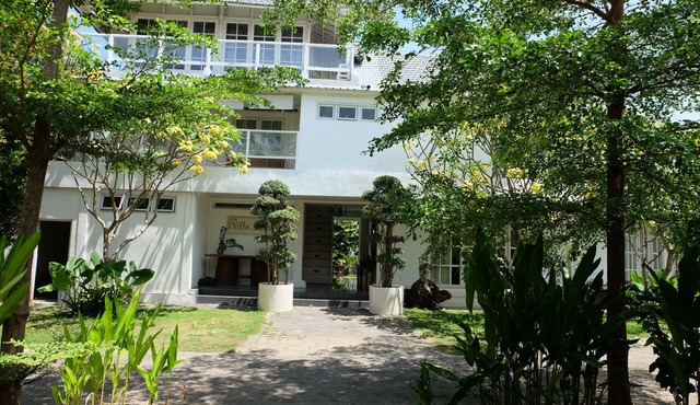 A Spacious Villa with a Gorgeous Garden in Bali