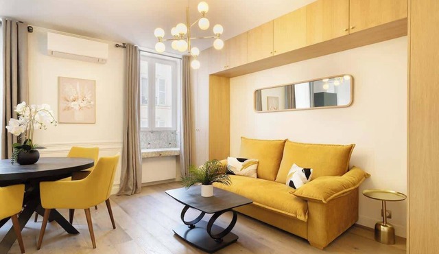 A Splendid 1-BR with Services in Batignolles