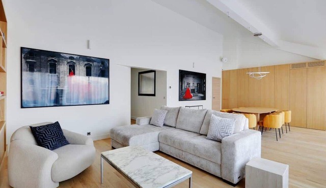 A Stunning 2-BR/2BA with Terraces and A/C