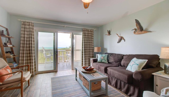A Stunning Oceanfront Condo, Flex-Stay with Minimum 3-4 Nights