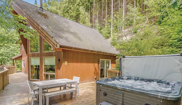 A superbly appointed impressive two storey luxury lodge.