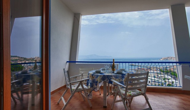 A terrace overlooking the gulf. Stylishly furnished apartment for relaxing days.