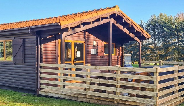 A three bedroom lodge with a master bedroom served by an en-suite shower room, two further twin bedr